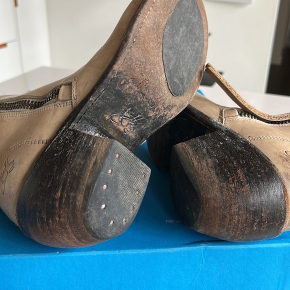 John Fluevog Anderson boots in Chalk Size 6 - Picture 4 of 4